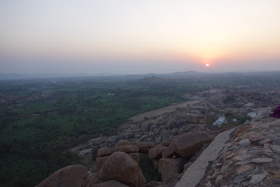 インドの世界遺産ハンピ村　マタンガの丘の行き方（直登・寺院・アチュータラヤテンプルの３ルート）