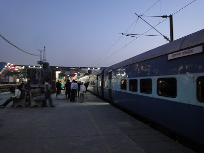 夜行列車で行くインド・ヴァラナシの旅 (Shiv Ganga Exp)