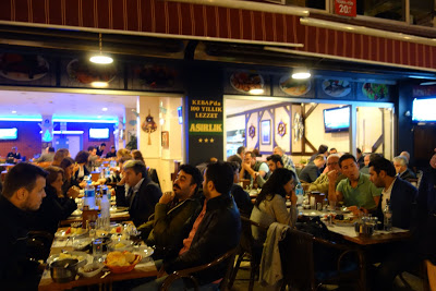 イスタンブールの港町歩き－カドキョイは魚屋さんの並ぶ地元の台所