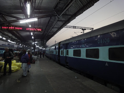 夜行列車で行くインド・アグラの旅 (Marudhar Express)