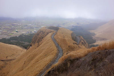 阿蘇 ラピュタの道（肥後街道石畳と絶景外輪山）