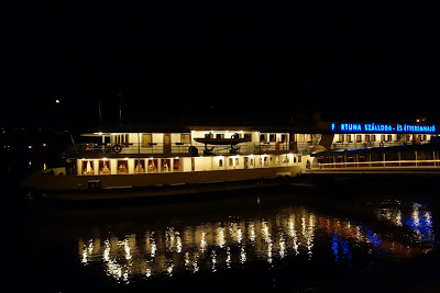 ブダペスト　ドナウ河岸の船宿「フォーチュナボートYH」