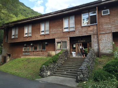 飯豊温泉「飯豊山荘」‐飯豊連峰の登山口にある名湯