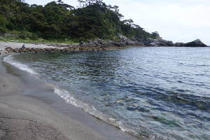 式根島　石白川海岸野湯